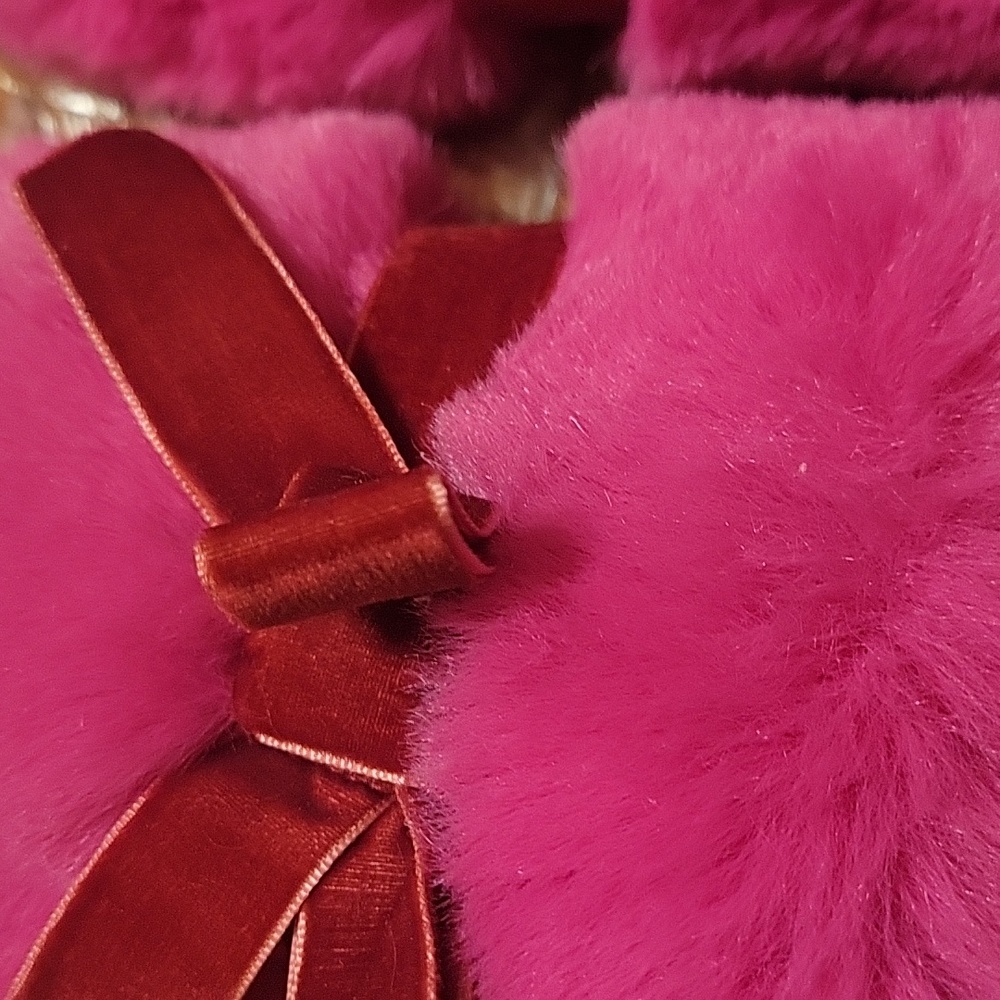 Cat & Jack Fuzzy Pink Slippers with Red Bow Size L (4/5) - Picture 4 of 9